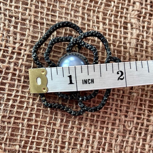Rhinestone Rose Brooch with Dark Gray Faux Middle Pearl - Picture 4 of 6